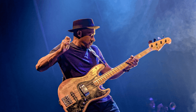 マーカス・ミラーとは？どんなベーシスト？